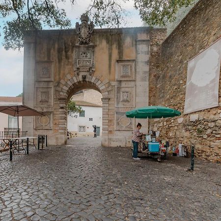 Stylish Getaway In A Mezzanine Flat By The Castle Apartment Lisabona Exterior foto