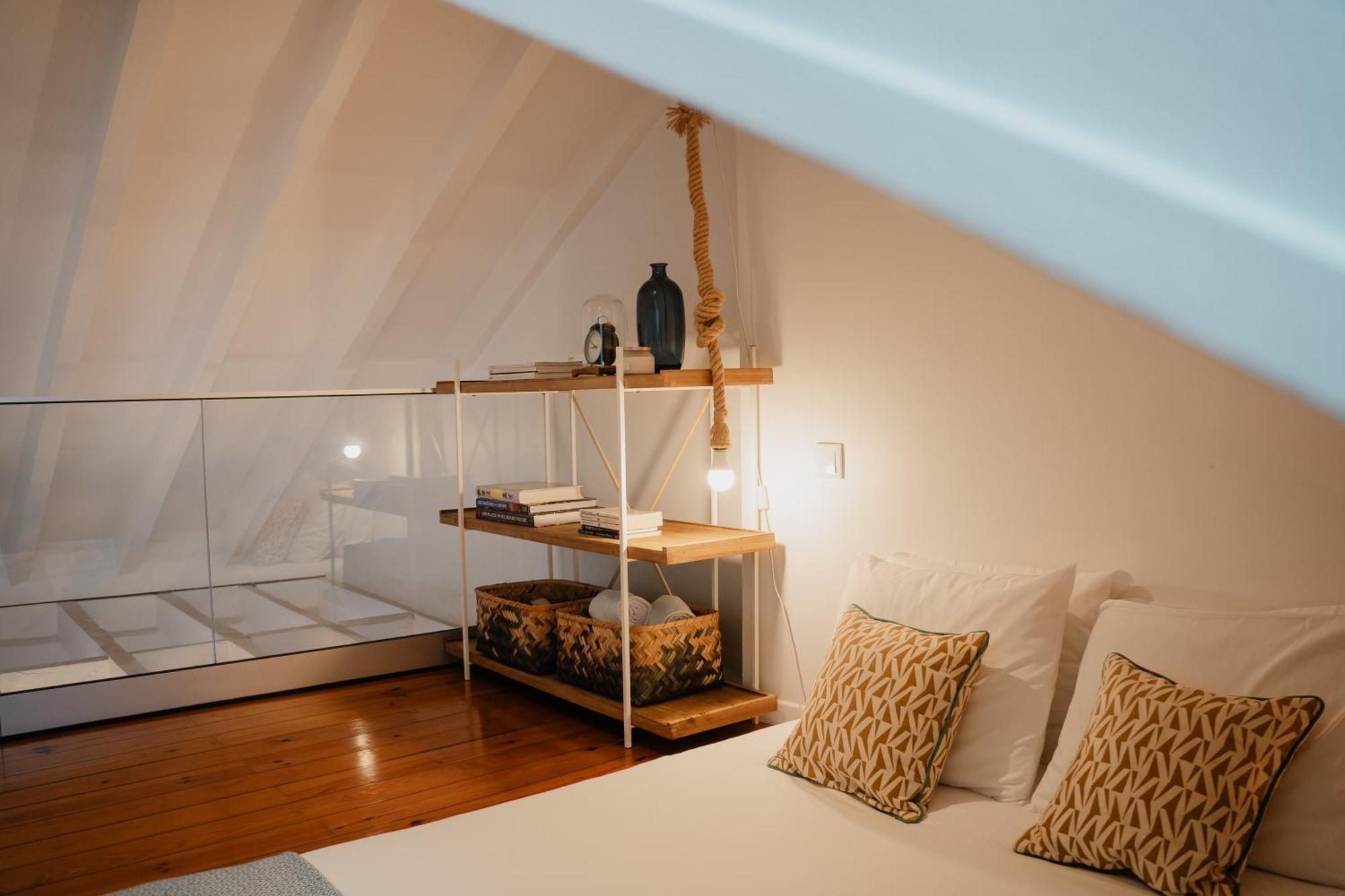 Stylish Getaway In A Mezzanine Flat By The Castle Apartment Lisabona Exterior foto